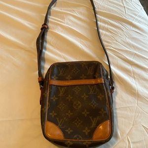 Louis Vuitton pouch (please read description)